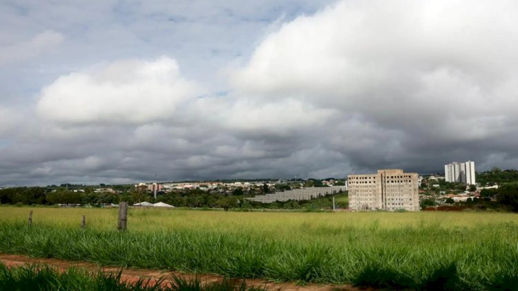 Dia será ensolarado, mas pancadas de chuva não são descartadas em MS