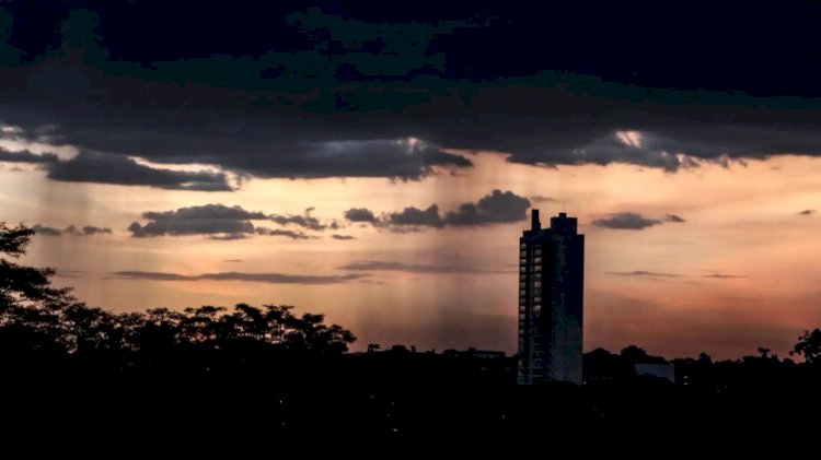 Dia começa ensolarado, mas pancadas de chuva são esperadas nesta terça-feira